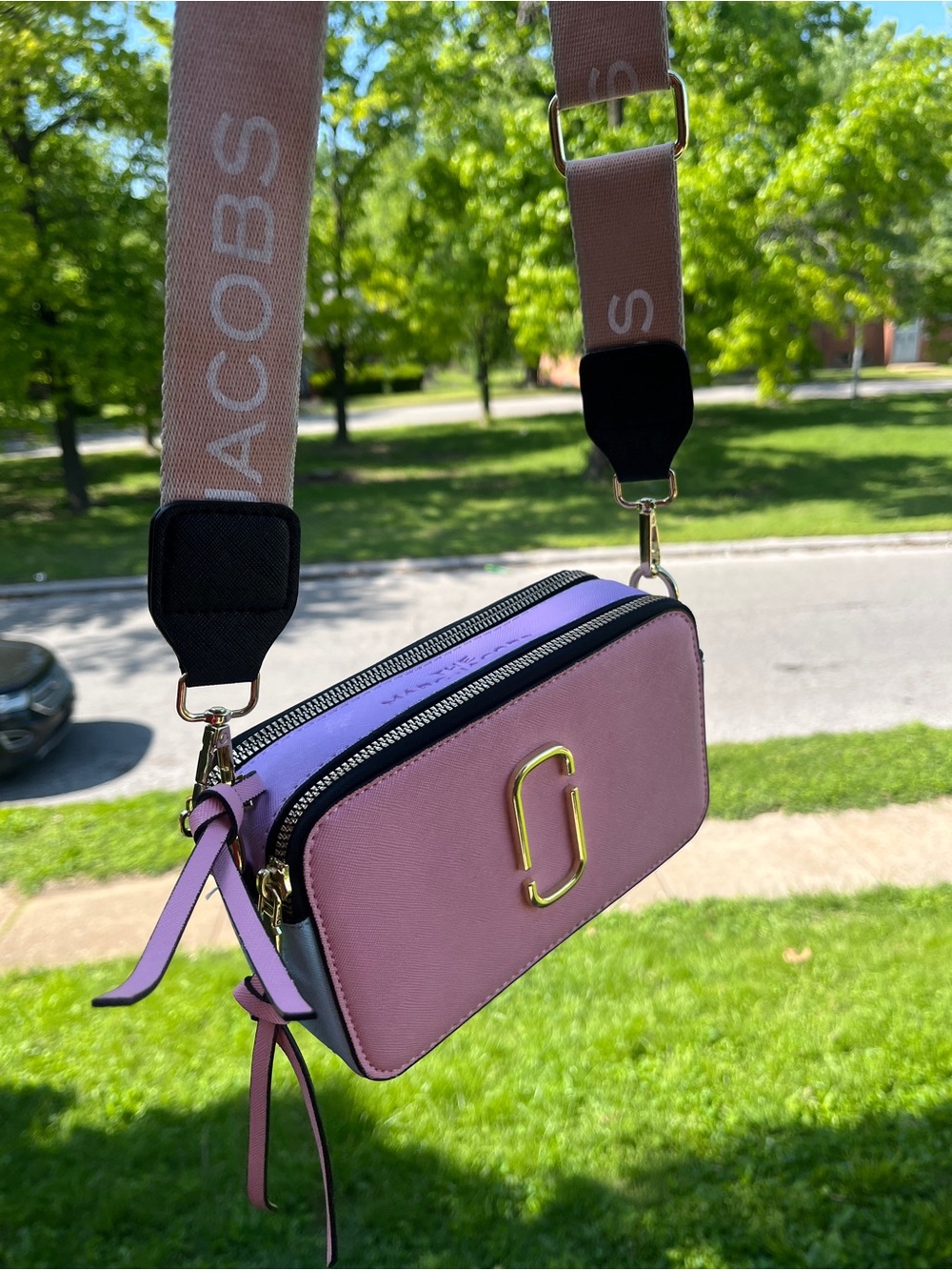 Marc Jacobs Pink Leather Snapshot Camera Bag with Logo Strap - Picture 4 of 7